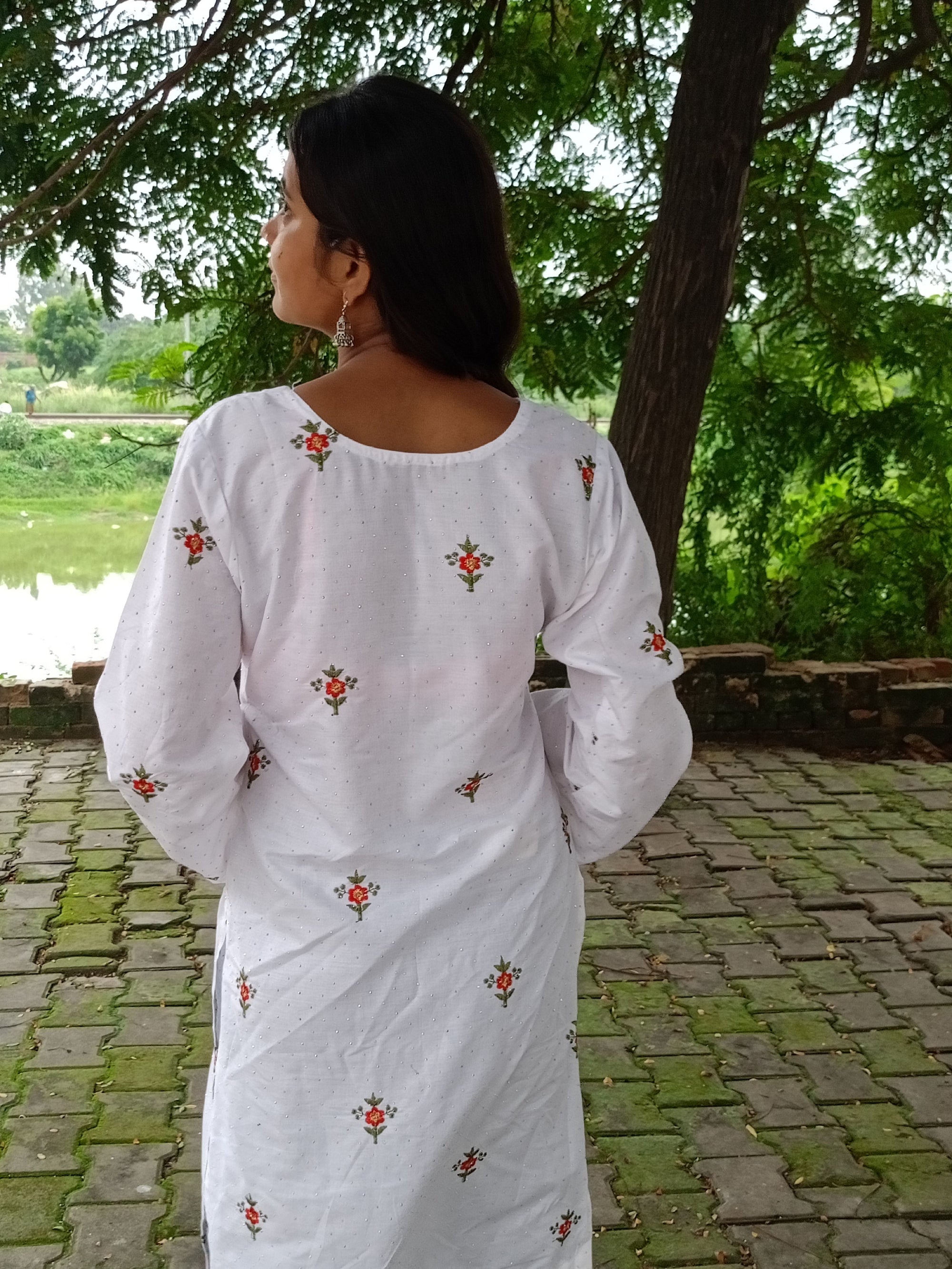 Sada bahar - white kurti